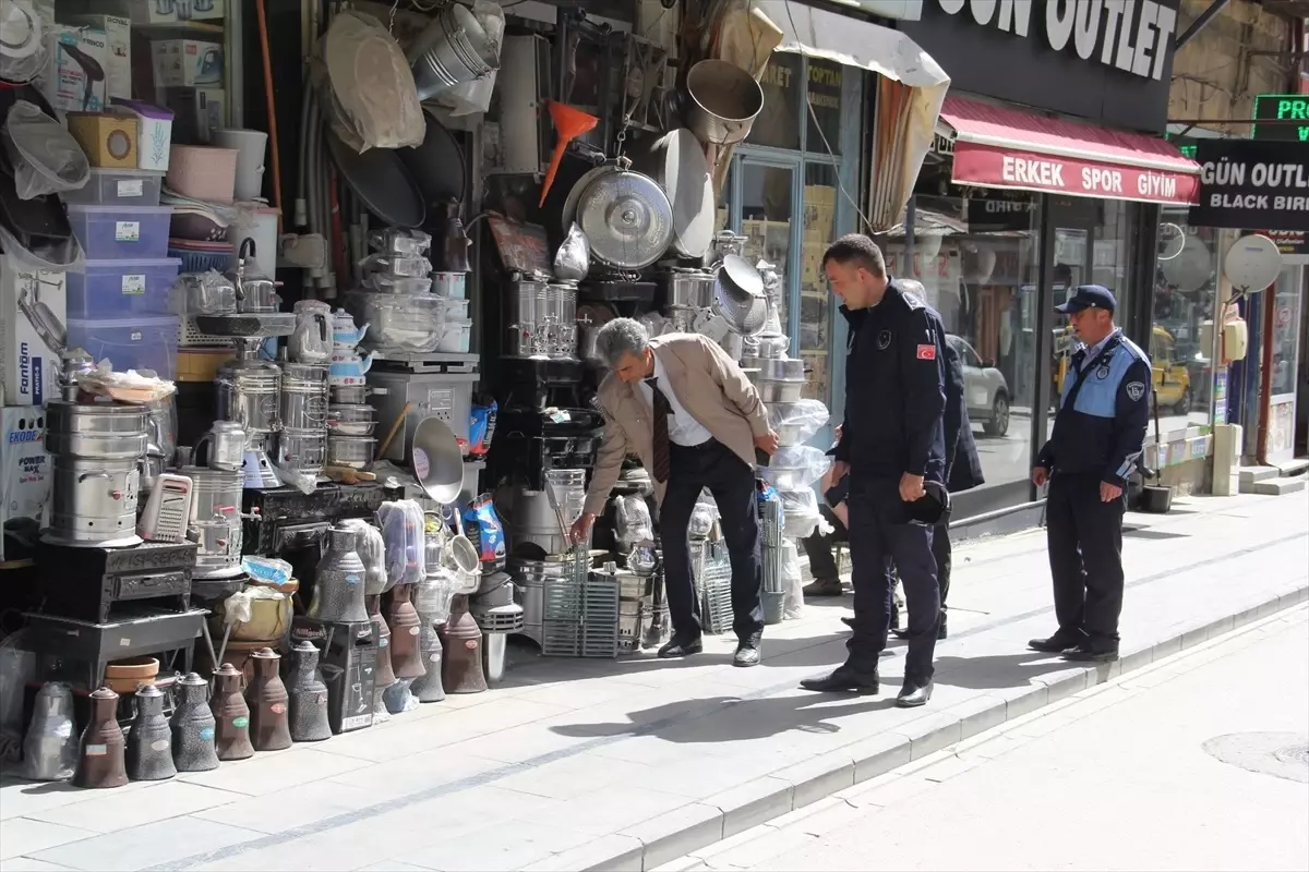 Bayburt Belediyesi Kaldırım ve Sokak İşgallerine Karşı Denetim Yaptı