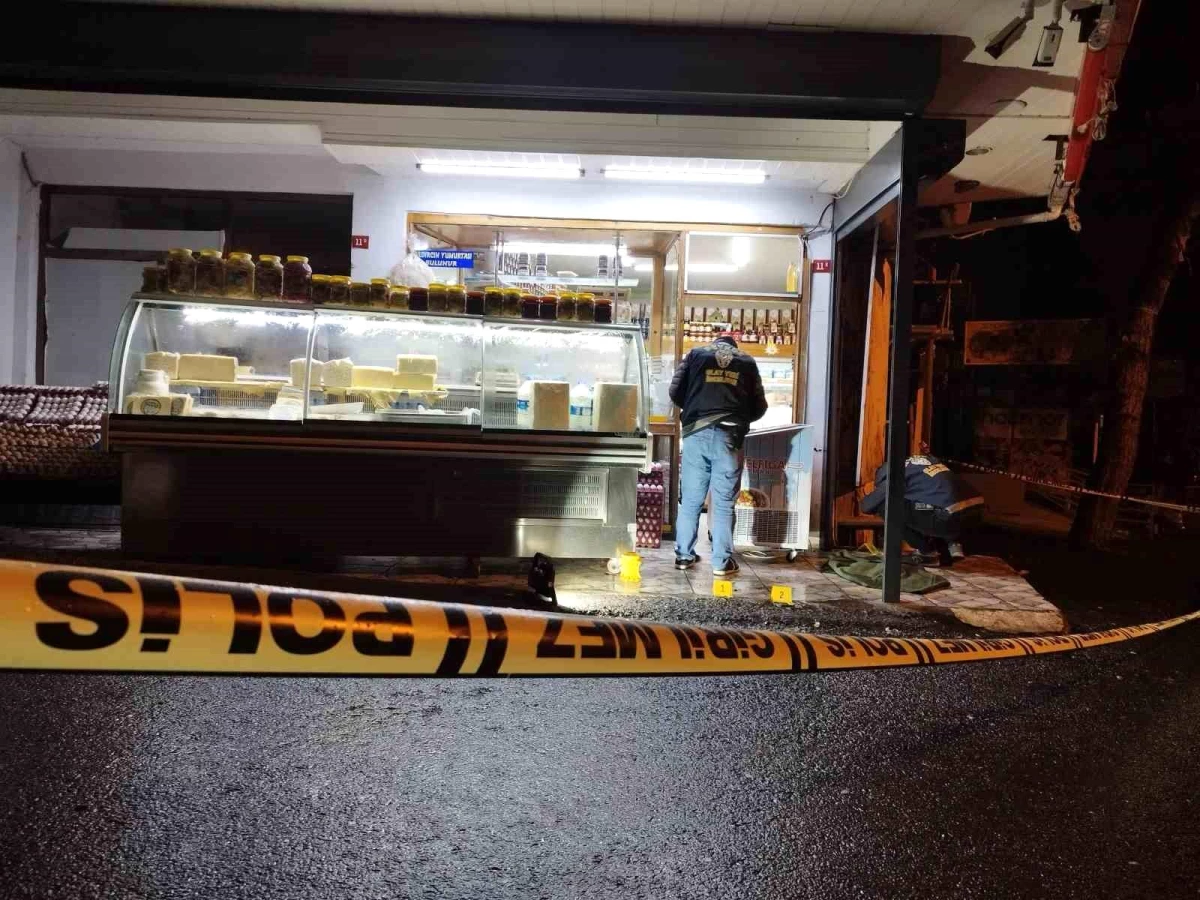 Beykoz\'da motosikletli saldırı: İş yeri kurşunlandı, dükkan sahibi yaralandı