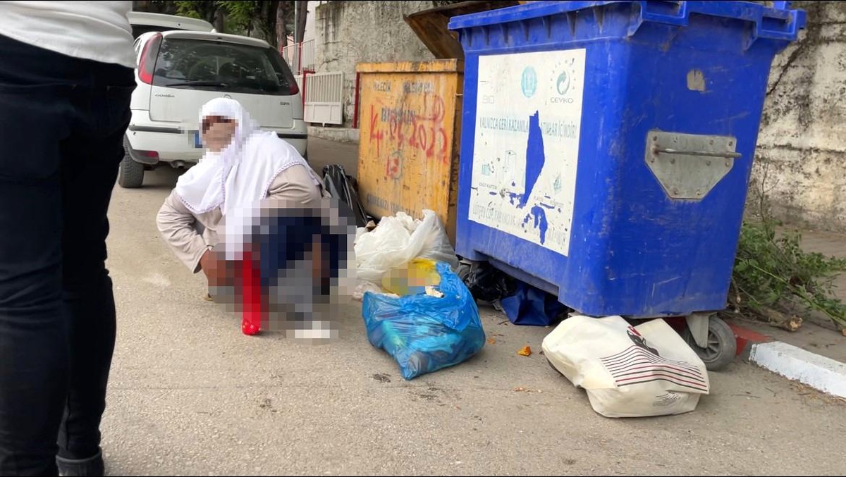 Bilecik\'te Yiyecek Atıklarını Toplayarak Para Toplayan Kadınlar Şaşkınlık Yarattı