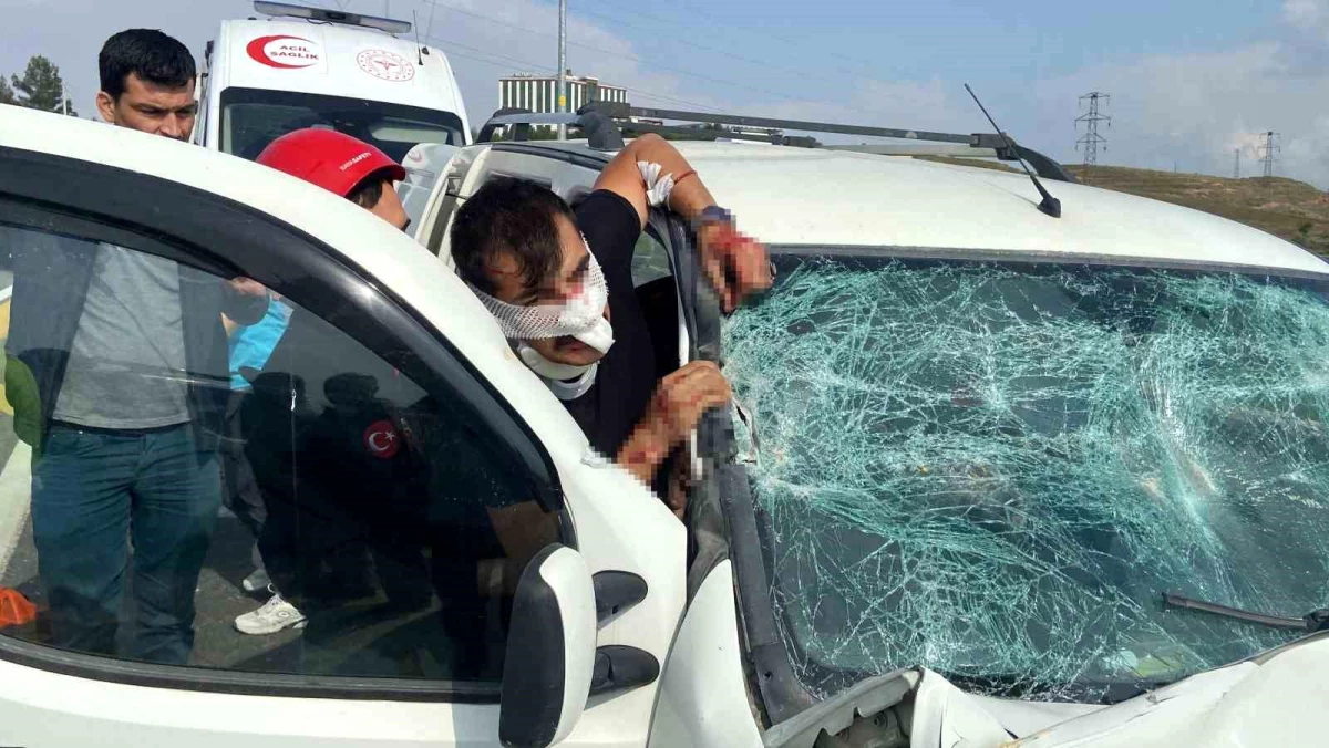 Aksaray\'da Kamyonetin Kamyona Arkadan Çarpması Sonucu Meydana Gelen Trafik Kazasında Yaralı Üzüntüsünü Dile Getirdi