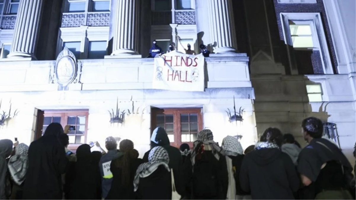 ABD\'deki Columbia Üniversitesi\'nde Filistin yanlısı öğrenciler dekanlık binasını bastı