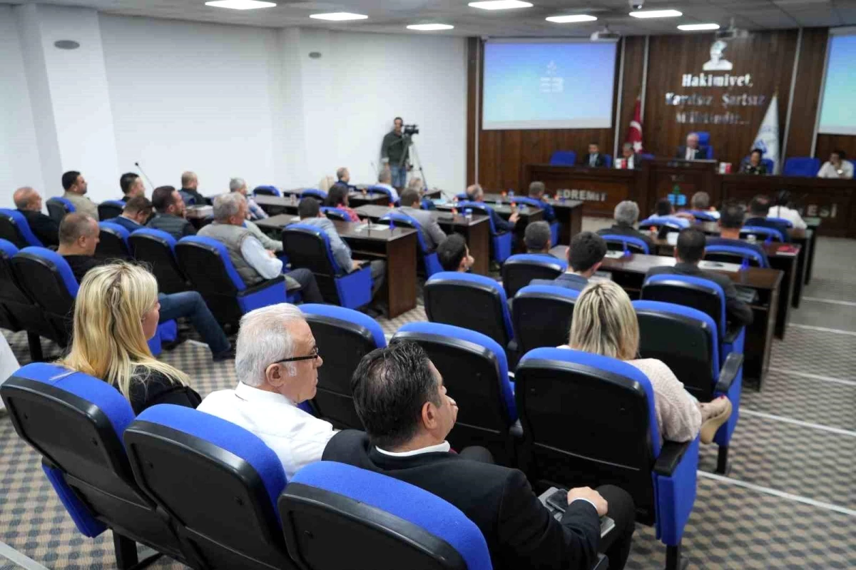 Edremit Belediye Başkanı Mehmet Ertaş, muhtarlarla aylık değerlendirme toplantılarını yeniden başlattı
