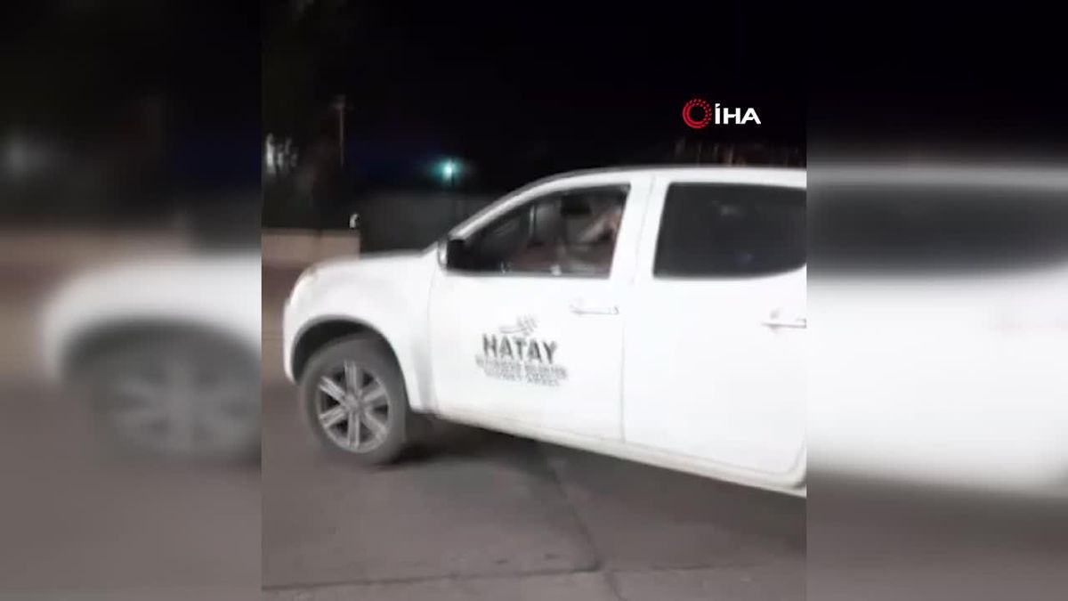 Enkaz kentte haşere ile mücadelede ilaçlama sürüyor