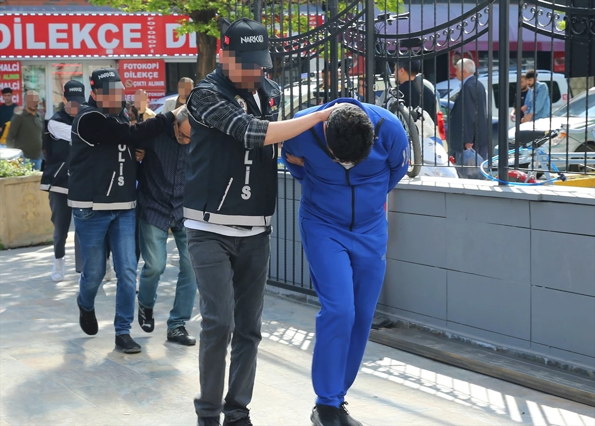 Eskişehir\'de düzenlenen uyuşturucu operasyonunda 2 zanlı tutuklandı