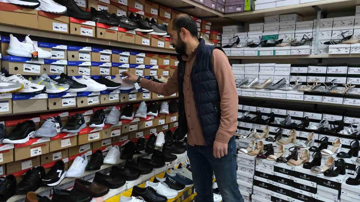 Eskişehir\'de Mevsim Değişikliğiyle Birlikte Ayakkabı Talebi Azaldı