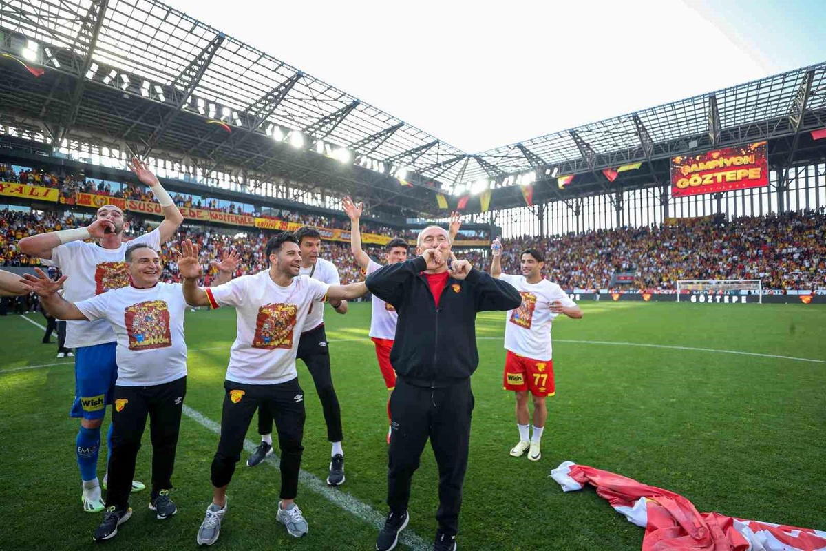 Göztepe, Stoilov ile Süper Lig\'e yükseldi