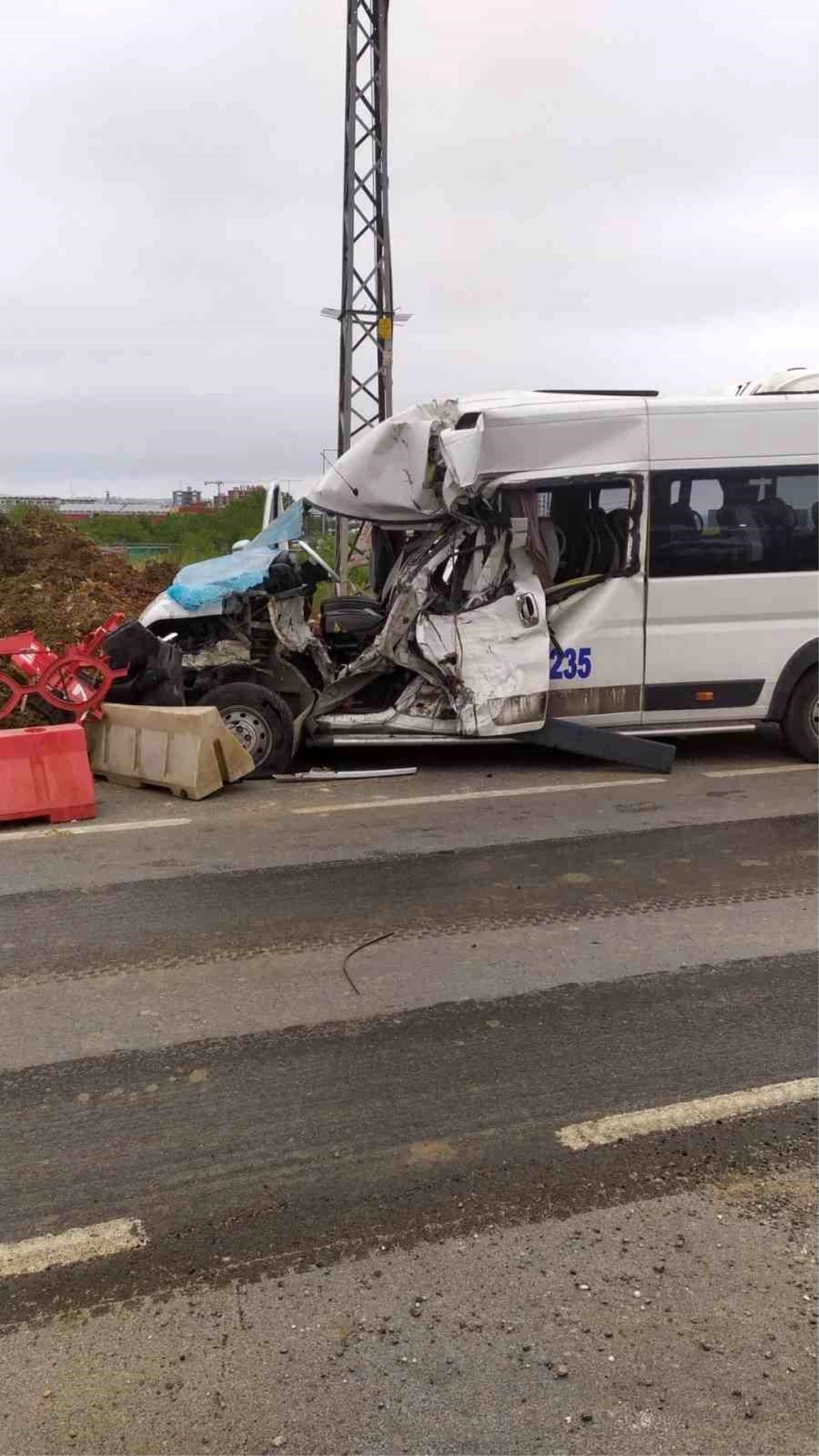 Silivri\'de İki Servis Aracı Çarpıştı: 7 Yaralı