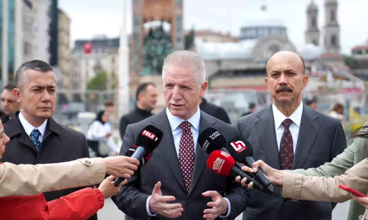 İstanbul Valisi Davut Gül, 1 Mayıs tedbirlerini inceledi