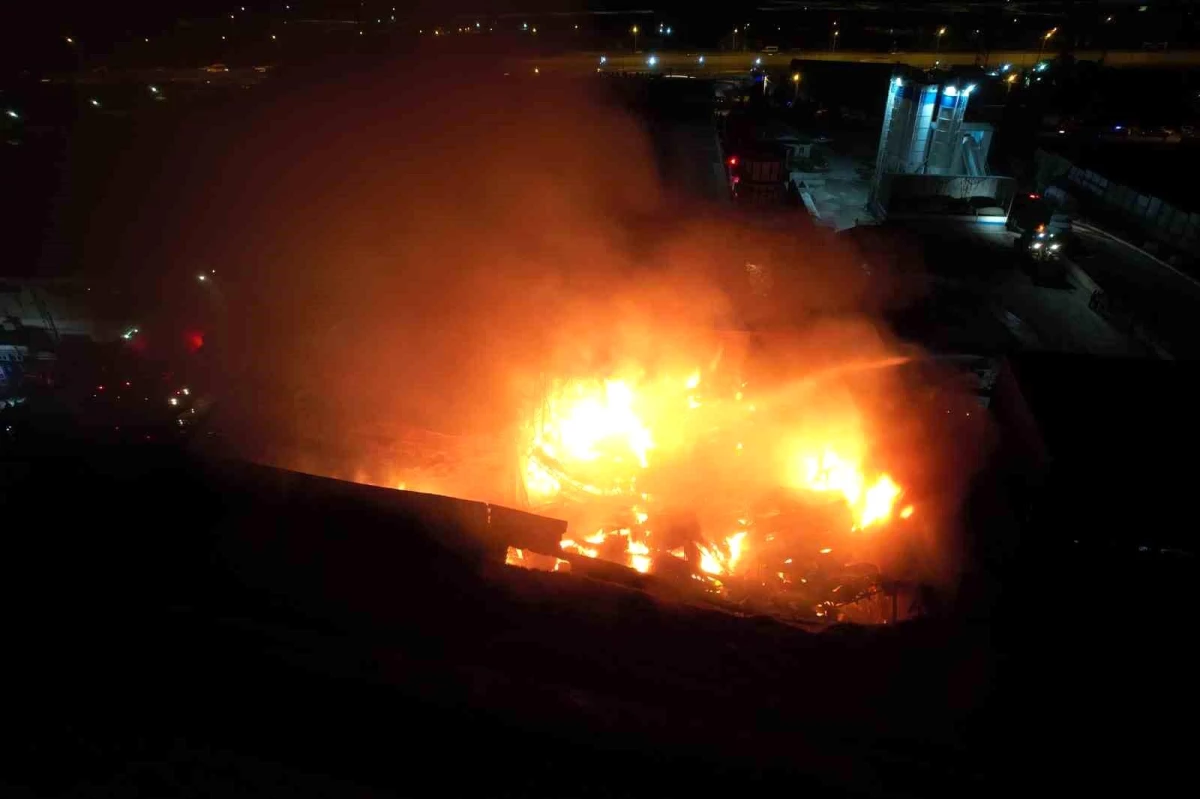 Kahramanmaraş\'ta Ahşap Fabrikasında Yangın Çıktı