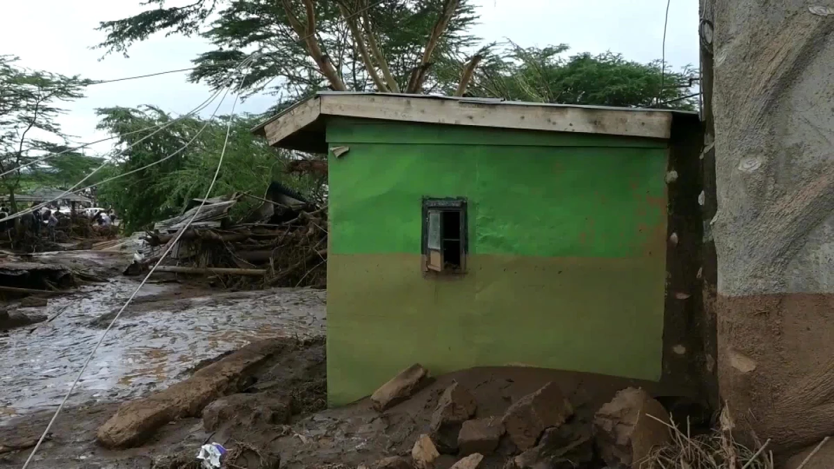 Kenya\'da şiddetli yağışlar sonucu baraj çöktü, en az 40 kişi hayatını kaybetti