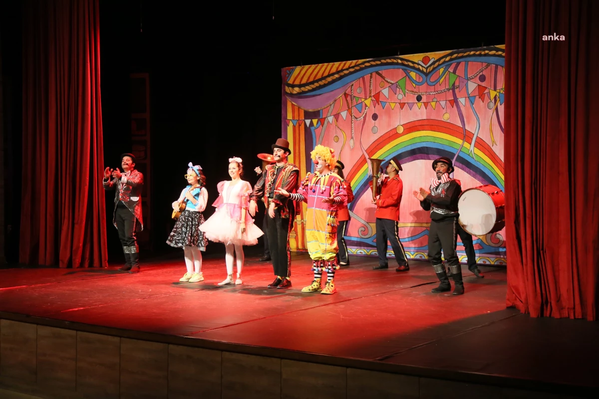 Mersin Büyükşehir Belediyesi Şehir Tiyatrosu, Gaziantep\'te sahne aldı