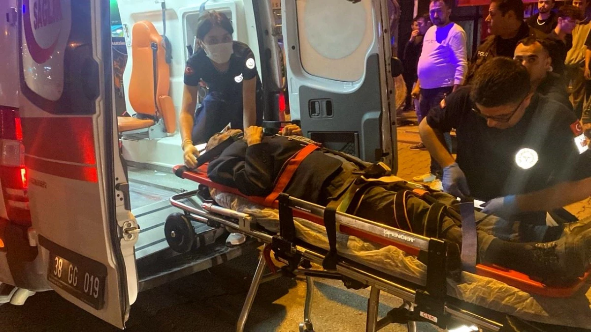 Kayseri\'de motosikletin çarptığı yaya yaralandı