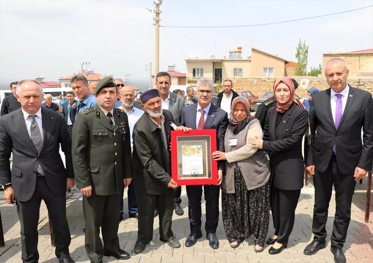 Pençe-Kilit Operasyonu şehidi Hikmet Aslan\'ın ailesine şehitlik beratı takdim edildi