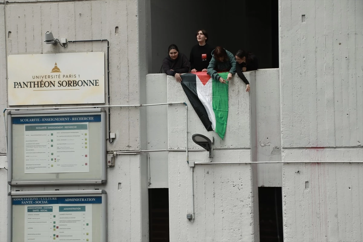 Paris 1 Pantheon-Sorbonne Üniversitesi Öğrencileri Gazze İçin Eylem Başlattı
