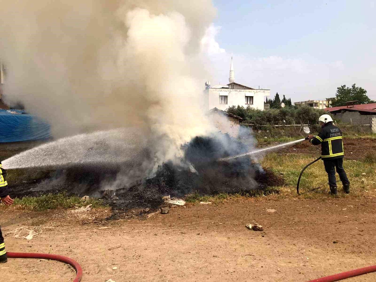 Hatay\'ın Reyhanlı ilçesinde çıkan odun yangını itfaiye ekipleri tarafından söndürüldü