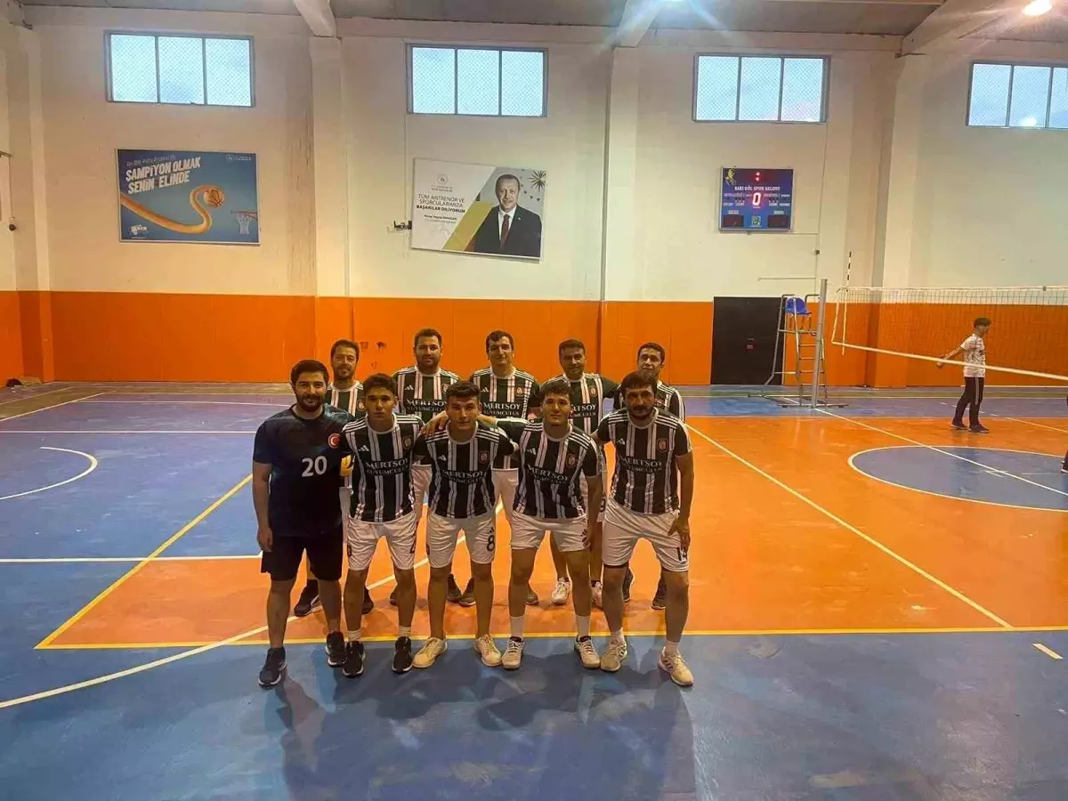 Sarıgöl\'de Kaymakamlık Voleybol Turnuvası Başladı