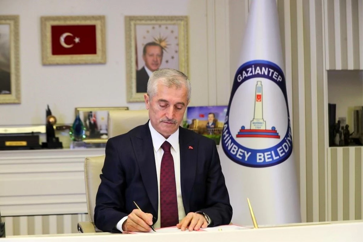 Şahinbey Belediye Başkanı Mehmet Tahmazoğlu, İşçilerin 1 Mayıs Emek ve Dayanışma Günü\'nü Kutladı