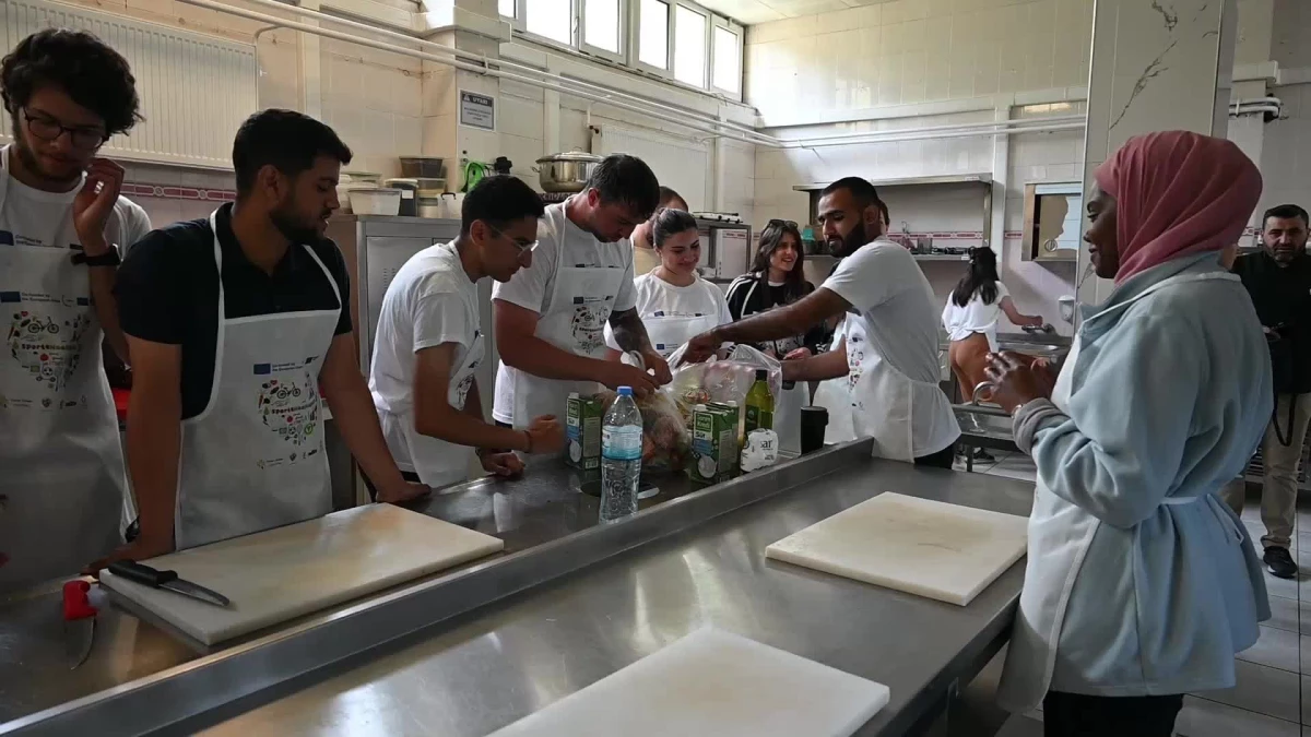 Yozgat\'ta Türk, Ürdün ve İtalyan gençler atıksız mutfak uygulaması yaptı