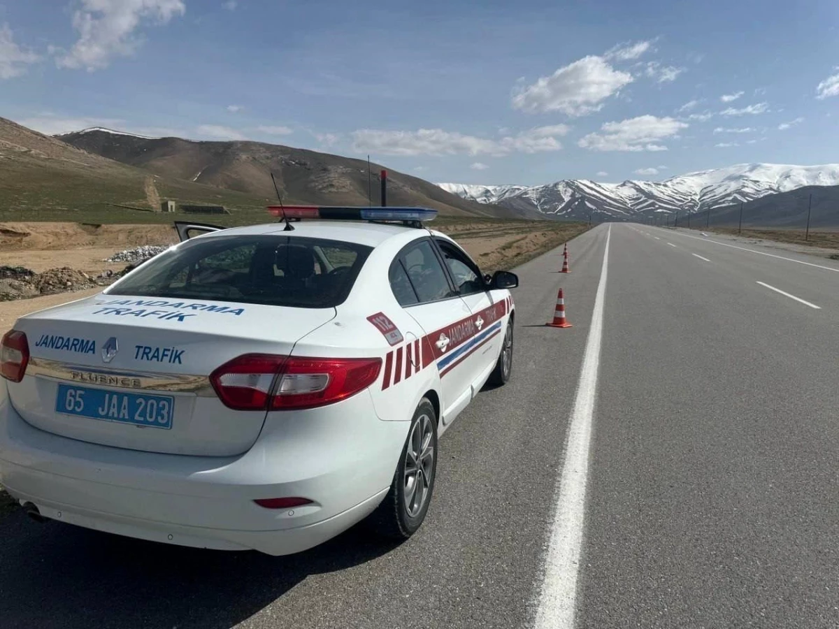 Van\'da Jandarma Ekipleri 101 Araç Trafikten Men Edildi
