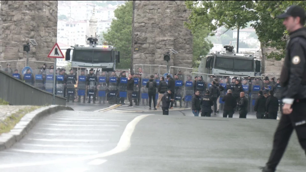 1 Mayıs İşçi Bayramı için Taksim yasağına rağmen sendikalar ve meslek örgütleri Saraçhane\'de toplandı