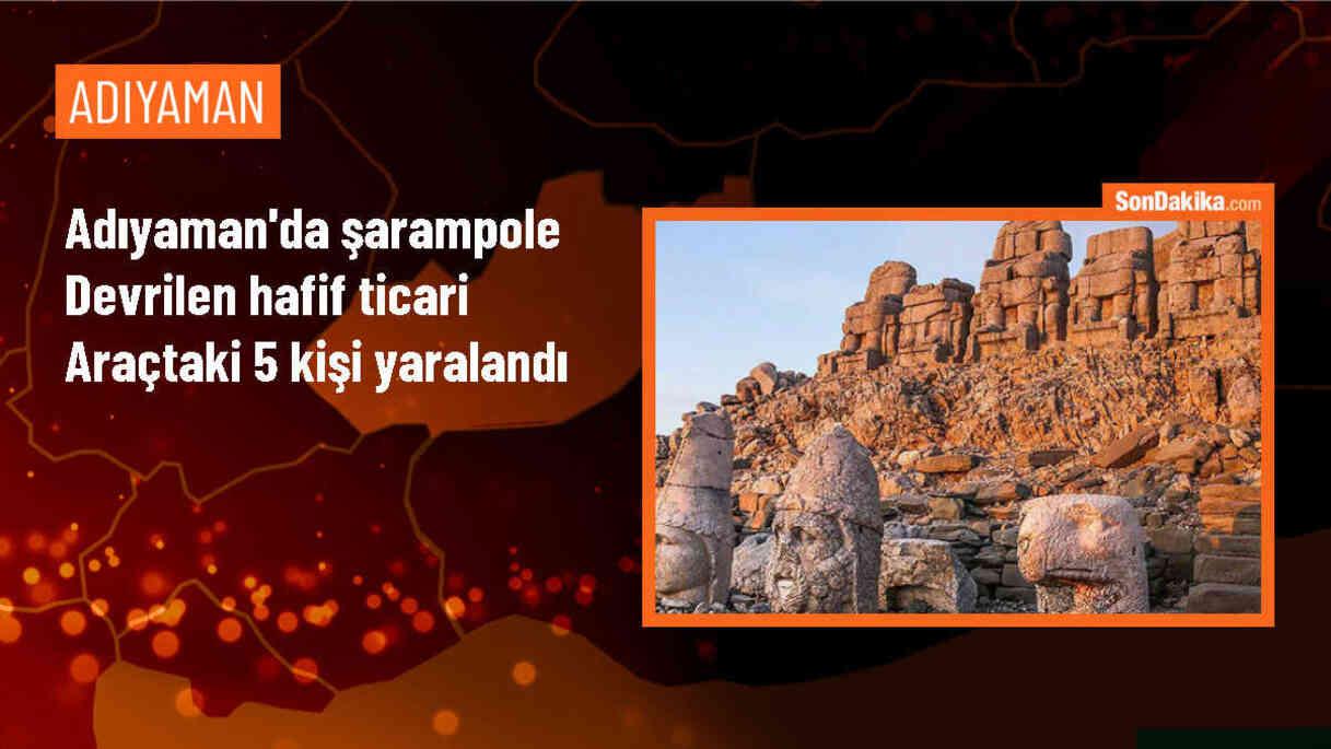 Adıyaman\'ın Kahta ilçesinde şarampole devrilen hafif ticari araçta 5 kişi yaralandı