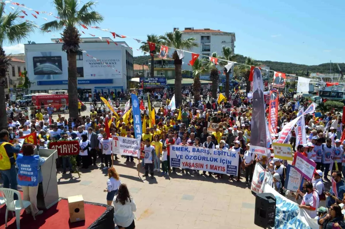 Ayvalık\'ta 1 Mayıs Emek ve Dayanışma Günü Kutlamaları