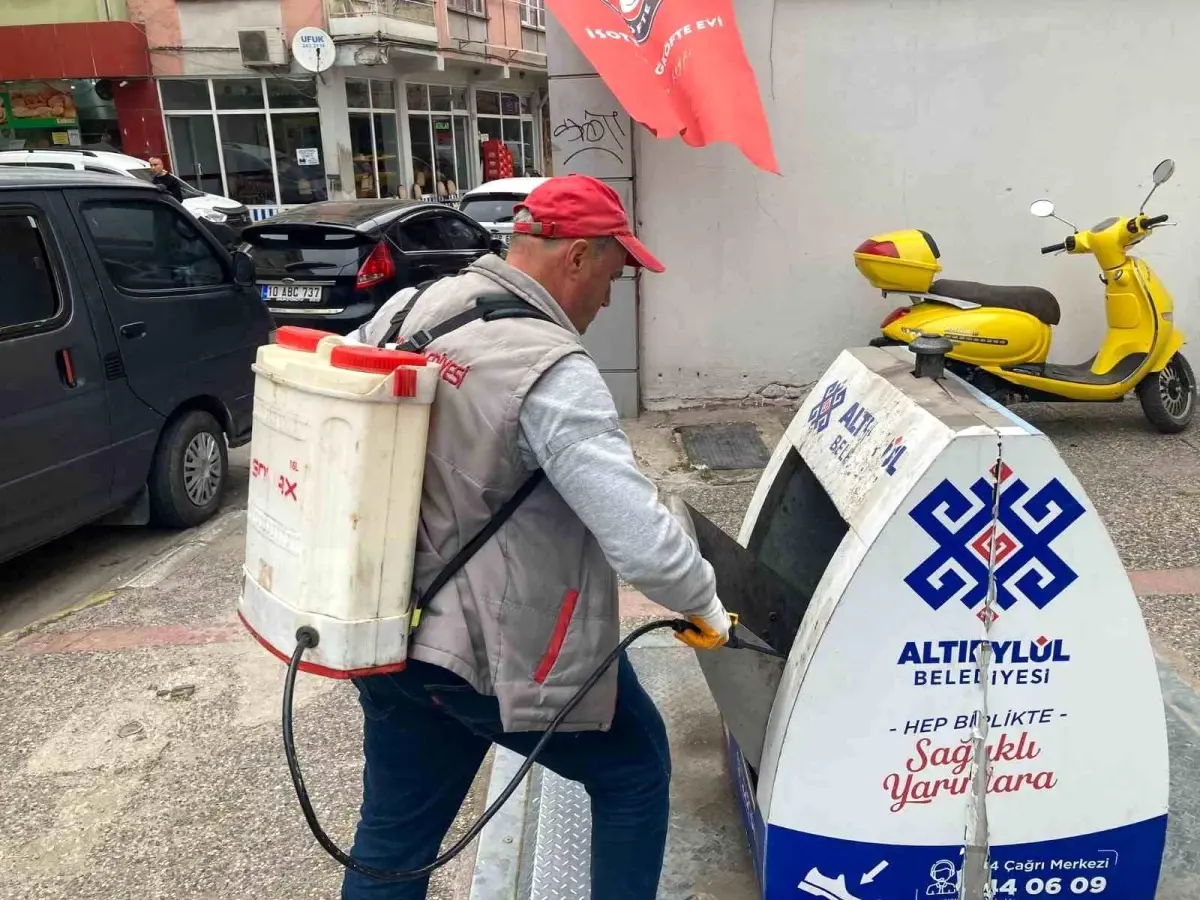 Altıeylül Belediye Başkanı Hakan Şehirli 1 Mayıs Emek ve Dayanışma Günü\'nü kutladı