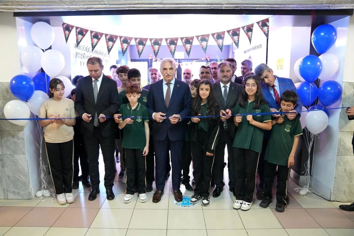 Ümraniye\'deki 11 okulda yapılan kütüphanelerin açılışı gerçekleştirildi