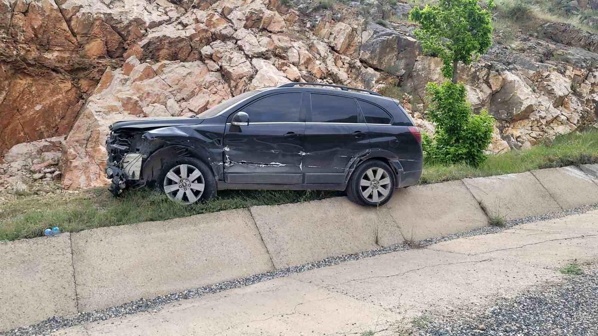 Elazığ\'da Cip Kazası: 1 Kişi Yaralandı