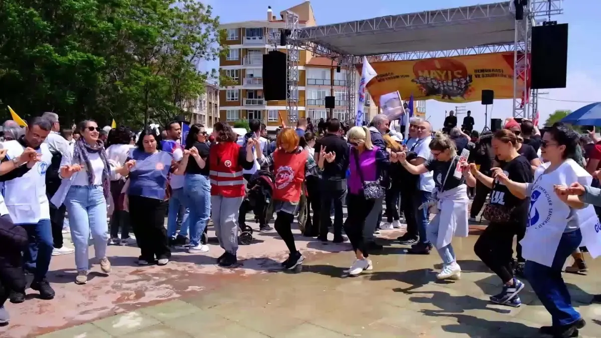 Eskişehir\'de Binlerce İşçi ve Emekçi 1 Mayıs\'ı Kutladı