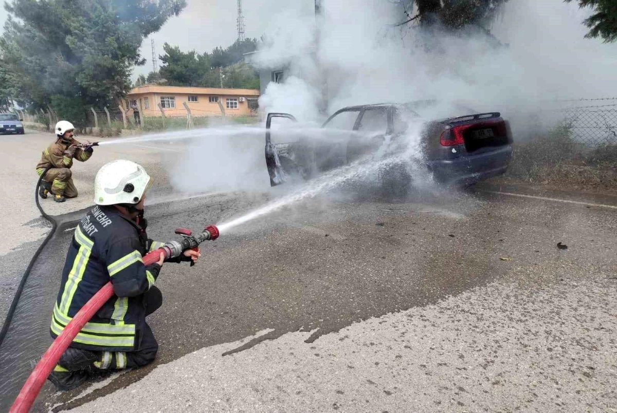 İskenderun\'da çıkan araç yangını itfaiye ekipleri tarafından söndürüldü