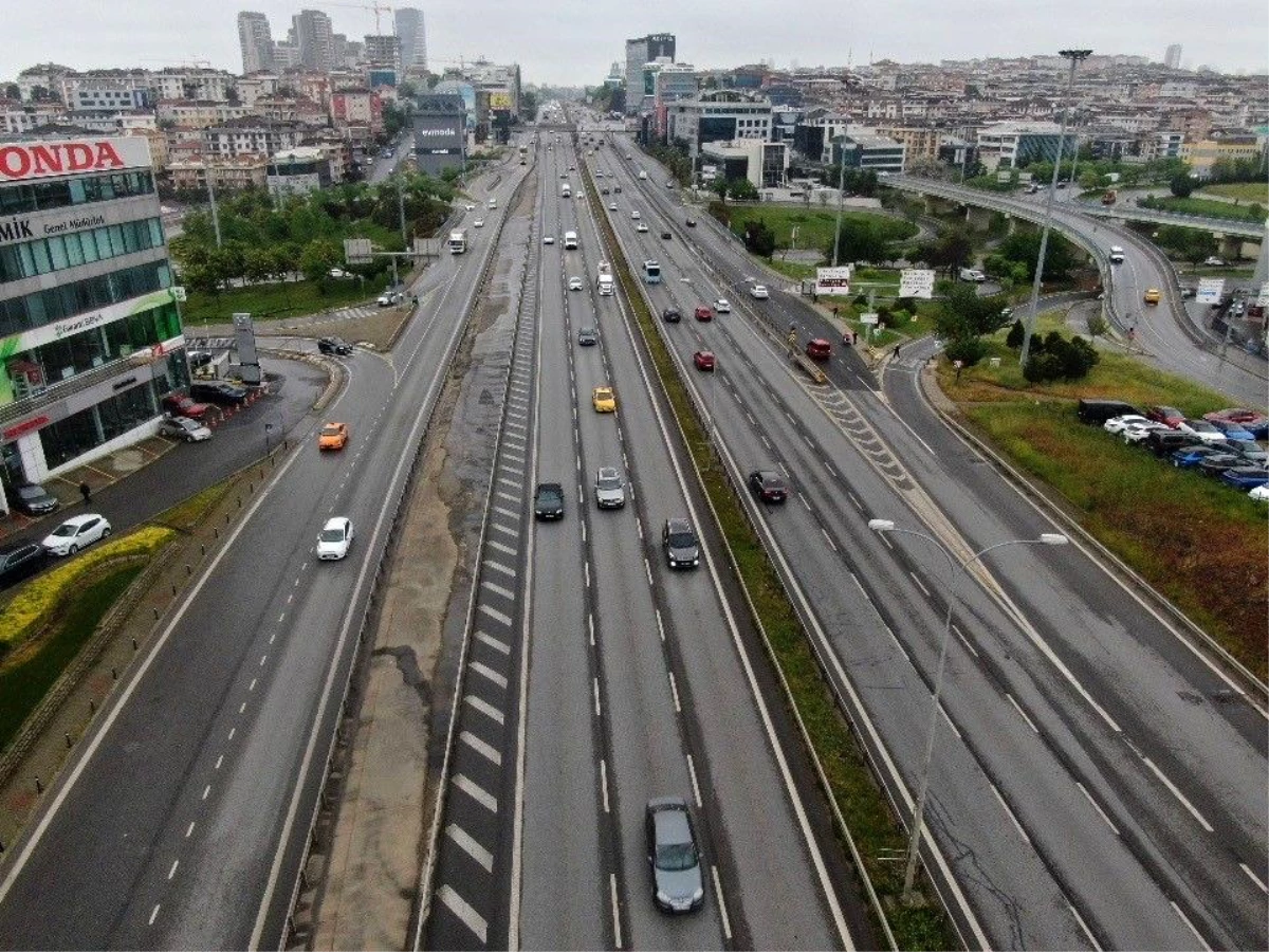 1 Mayıs İşçi Bayramı\'nda İstanbul\'da Yollar Boş Kaldı