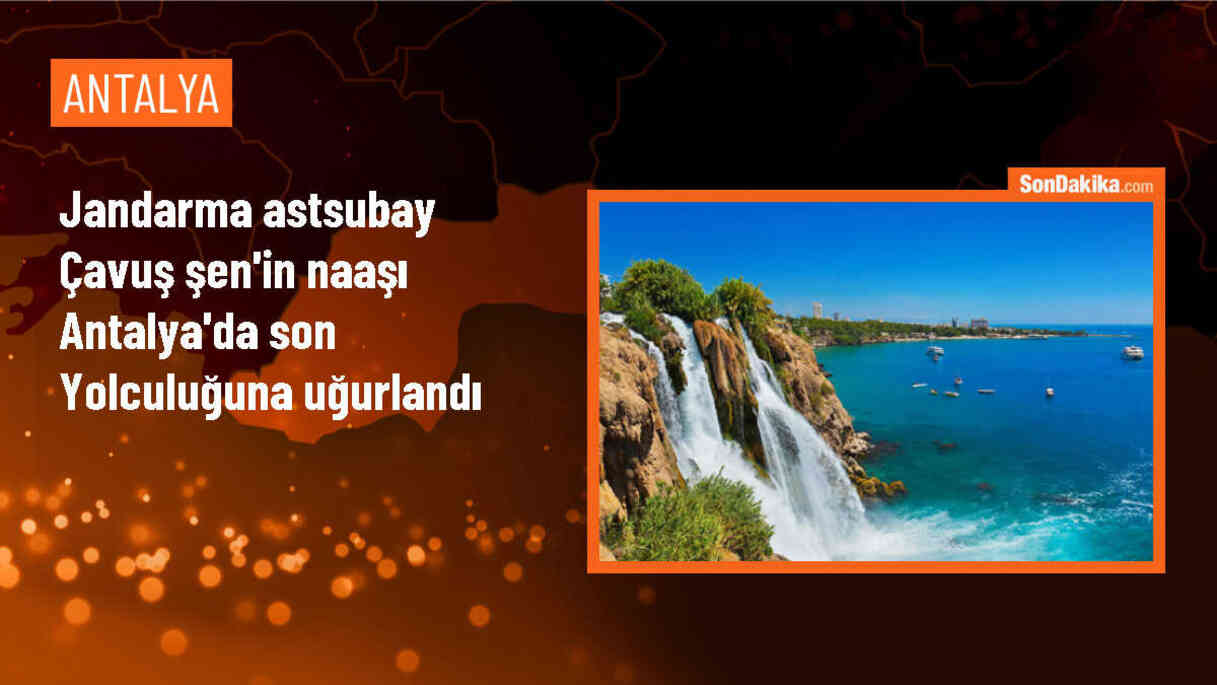 Şırnak\'ta askeri aracın devrilmesi sonucu şehit olan Jandarma Astsubay Çavuş Mustafa Şen\'in cenazesi toprağa verildi