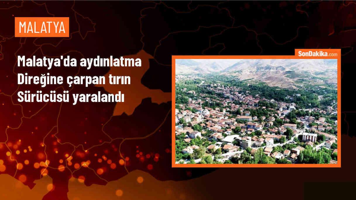 Doğanşehir\'de Aydınlatma Direğine Çarpan Tırın Sürücüsü Yaralandı