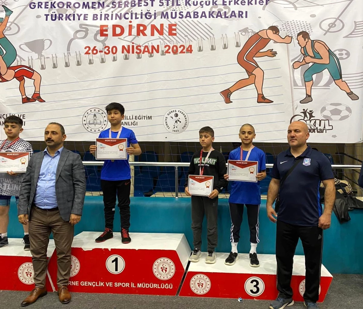 Manisa Sporcuları Okul Sporları Grekoromen Güreş Türkiye Birinciliği\'nde Başarılı