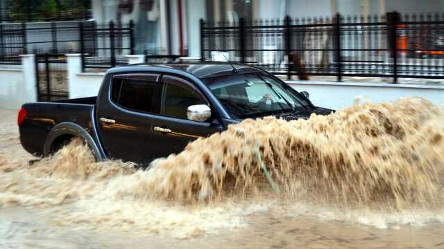 Meteoroloji'den 34 il için gök gürültülü sağanak uyarısı