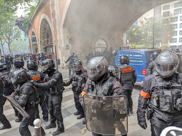 Paris'teki 1 Mayıs Gösterilerinde Polis Müdahalesi