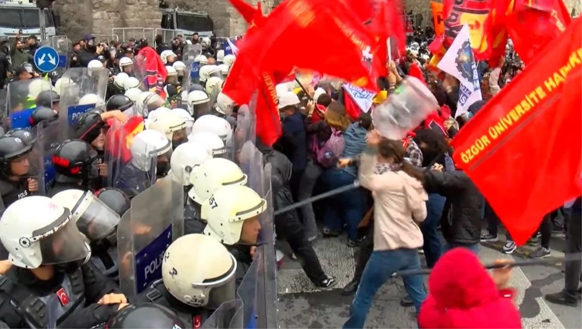 Saraçhane\'den Taksim\'e yürümek isteyen gruba polis müdahalesi