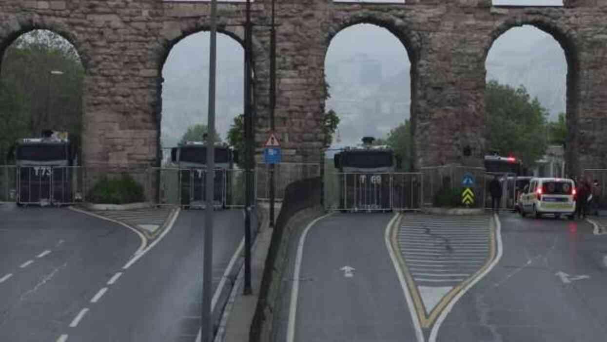 Saraçhane Meydanı'nda hareketlilik! Sendikalar ve işçi grupları toplanmaya başladı Saraçhane Meydanı'nda hareketlilik! Sendikalar ve işçi grupları toplanmaya başladı