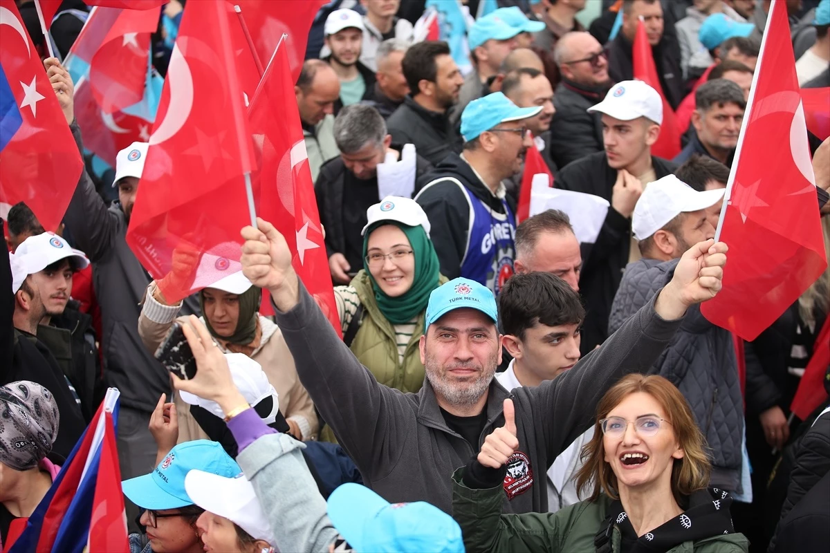 TÜRK-İŞ tarafından Bursa\'da 1 Mayıs Emek ve Dayanışma Günü kutlaması yapıldı