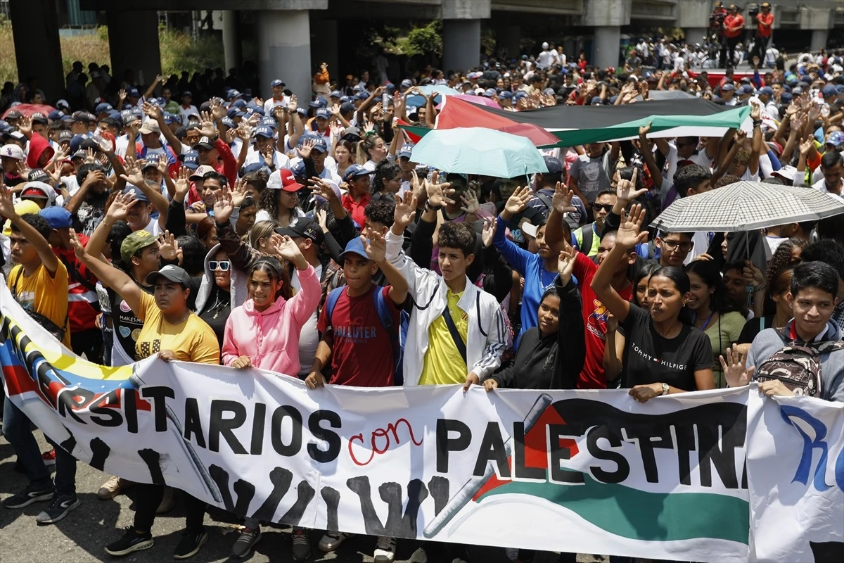 Venezuela\'da Öğrenciler İsrail\'in Gazze Saldırılarına Tepki Gösterdi