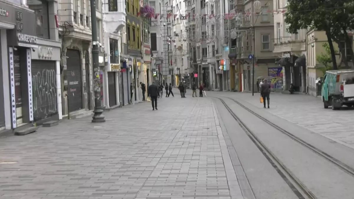 İstiklal Caddesi, 1 Mayıs kutlamaları nedeniyle bomboş kaldı