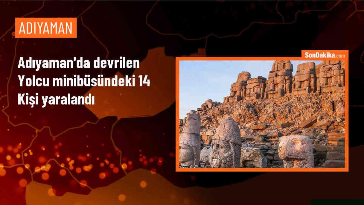 Adıyaman\'ın Kahta ilçesinde yolcu minibüsü devrildi, 14 kişi yaralandı