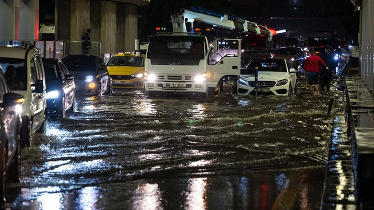 Ankara\'da sağanak yağış etkili oldu, sokaklar göle döndü