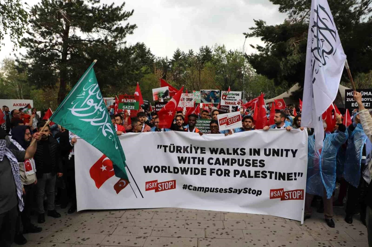 Atatürk Üniversitesi Öğrencileri Filistin\'e Destek Yürüyüşü Düzenledi