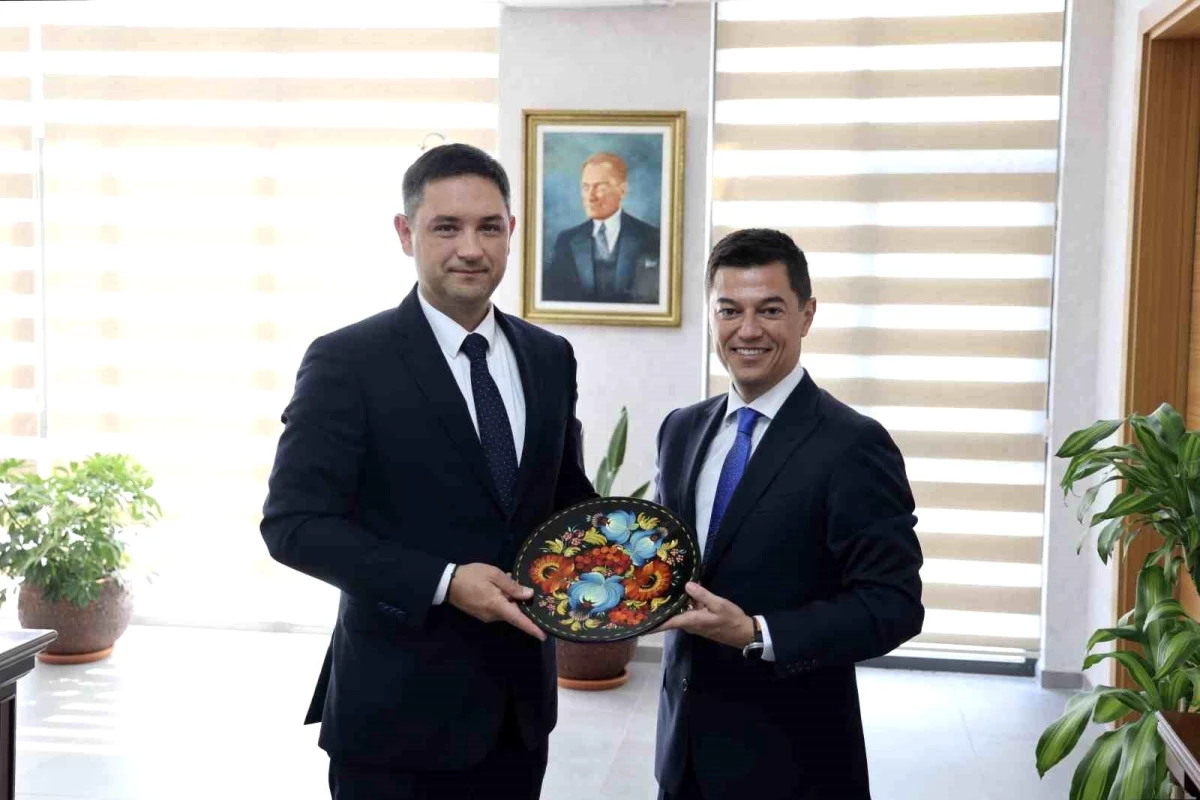 Ukrayna\'nın Antalya Konsolosu Marmaris Belediye Başkanı\'na tebrik ziyaretinde bulundu