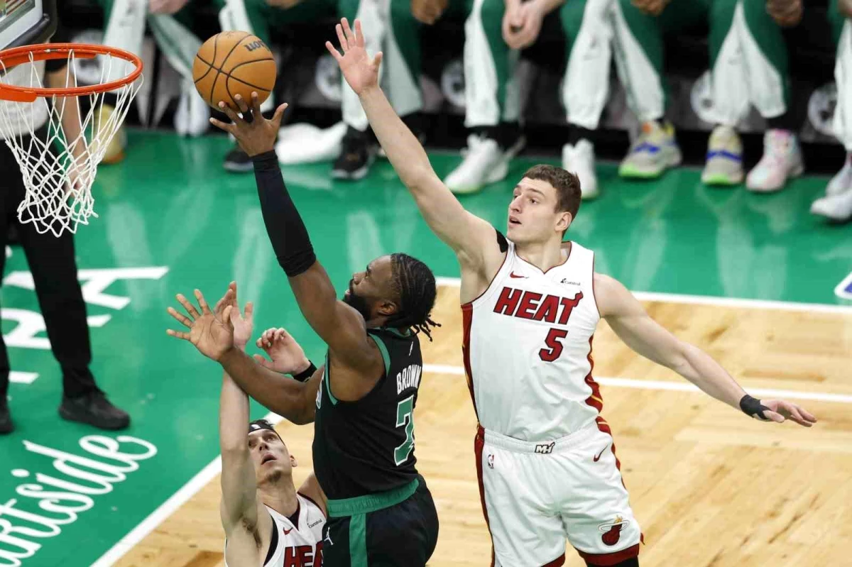 Boston Celtics ve Dallas Mavericks yarı finale yükseldi
