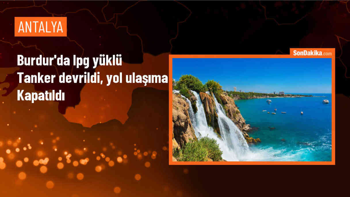 Burdur-Antalya kara yolu LPG yüklü tankerin devrilmesi sonucu kapatıldı