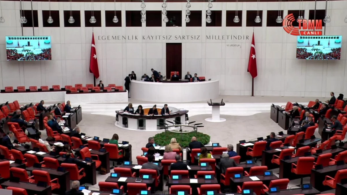 CHP Milletvekili İzzet Akbulut, Burdur Gölü\'ndeki Kuruma Sorununa Dikkat Çekti