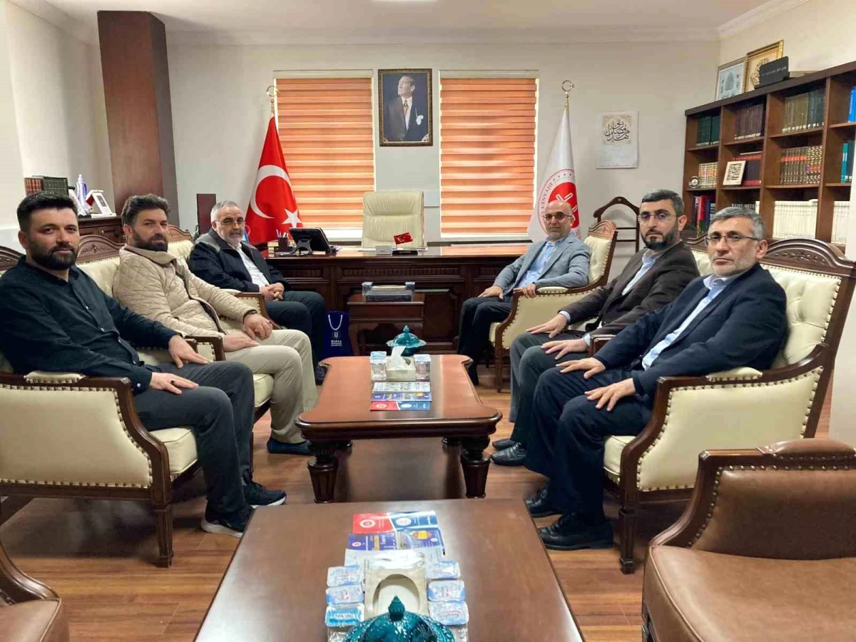 Bursa Dini Yüksek İhtisas Merkezi Müdürü ve Eğitim Görevlileri Afyonkarahisar İl Müftüsü\'nü ziyaret etti